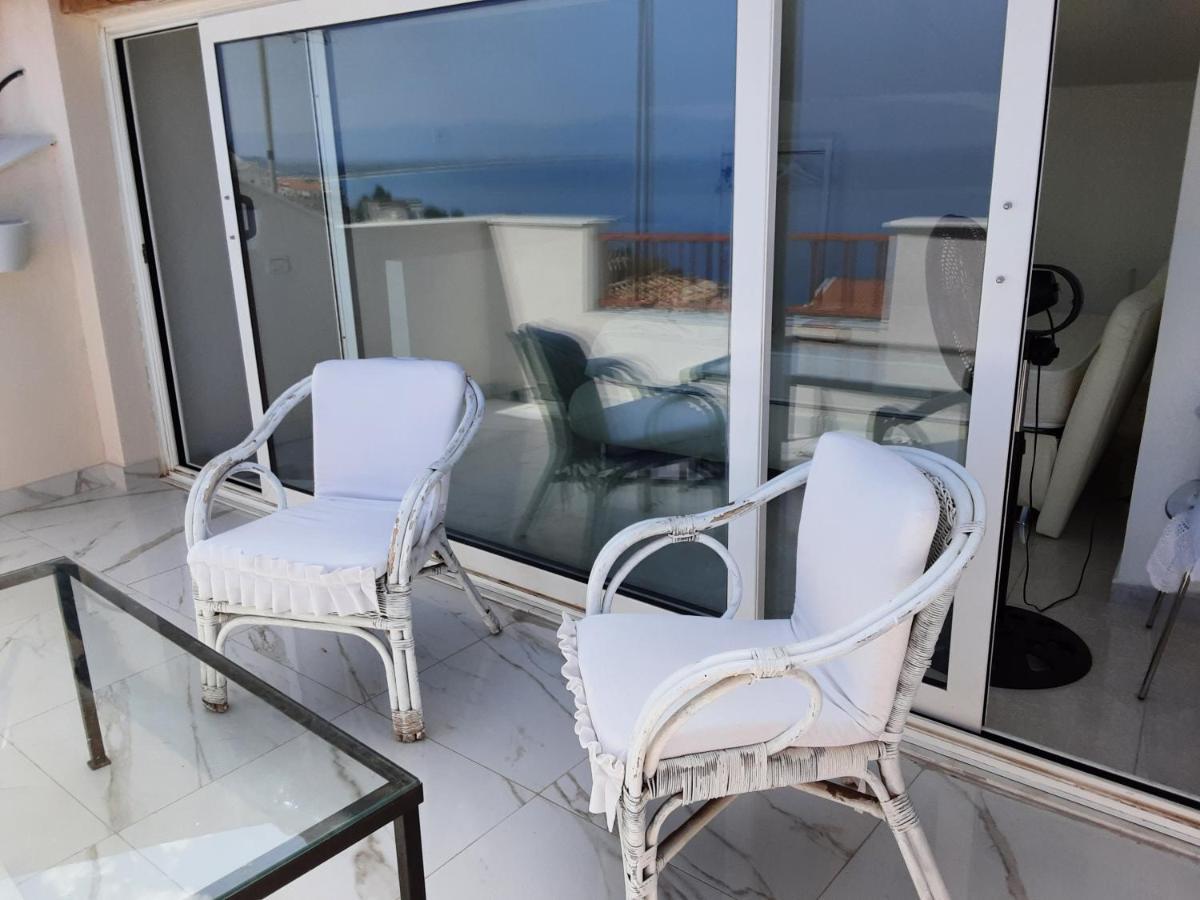 "Lo Studiolo" Apartment Піццо Екстер'єр фото