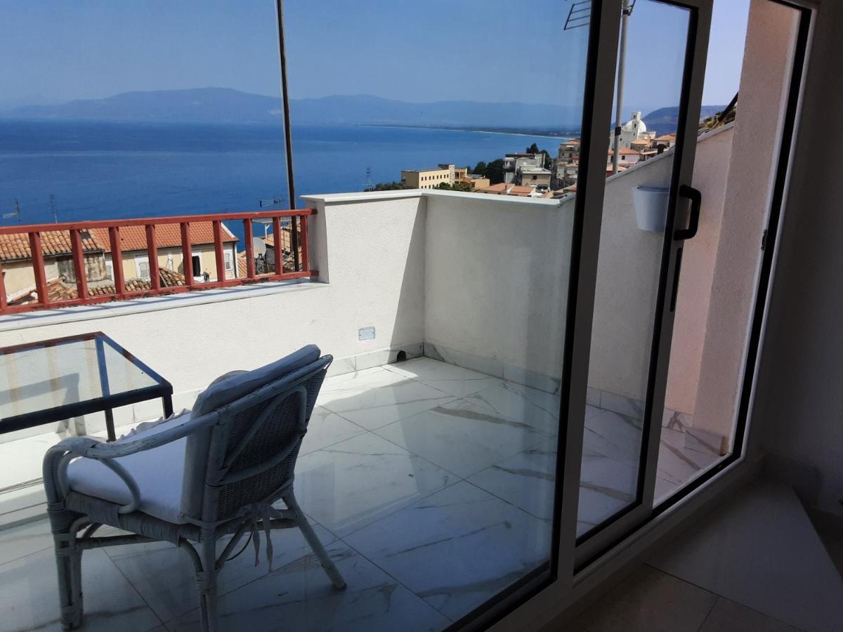 "Lo Studiolo" Apartment Піццо Екстер'єр фото