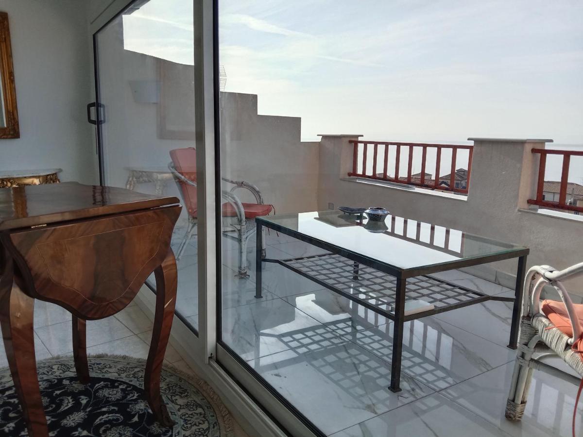 "Lo Studiolo" Apartment Піццо Екстер'єр фото