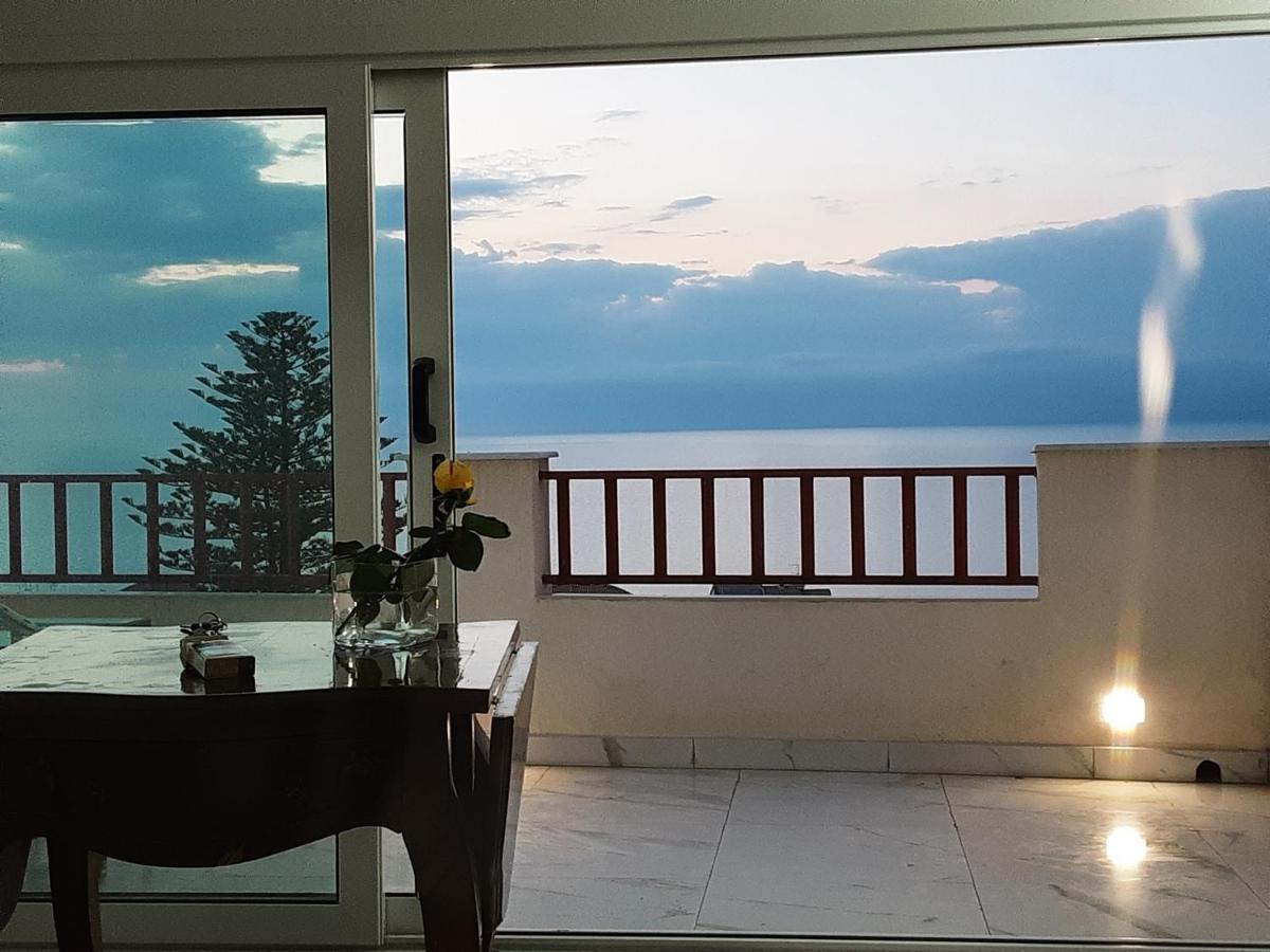 "Lo Studiolo" Apartment Піццо Екстер'єр фото